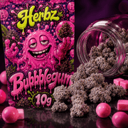 Primer plano de Bubblegum 25% THCA con tonos verdes y pistilos naranjas