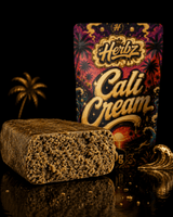 Cali Cream 50% THCA med kompakt yderside og granuleret indre struktur