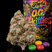 Envase de Herbz O.G. Zkittles con fondo negro y diseño multicolor